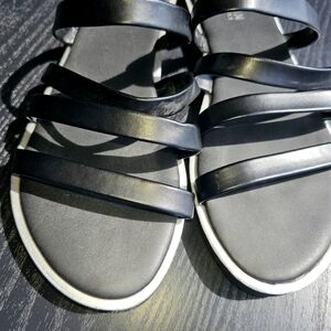 Kenneth Cole Reaction Women's Black Sloan 4 Strap Sandals Sz 6